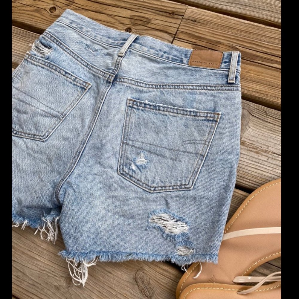 American Eagle Distressed 90's Boyfriend Shorts 00